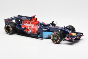 Red Bull Racing RB6 #6 M. Webber F1 Showcar 2010 Minichamps 1:18 150100076 Metall – Bild 4 von 6