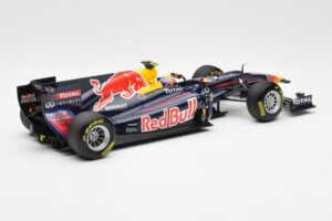 Red Bull Racing RB7 #2 M. Webber Showcar F1 2011 Minichamps 1:18 110110072 Metall – Bild 2 von 6