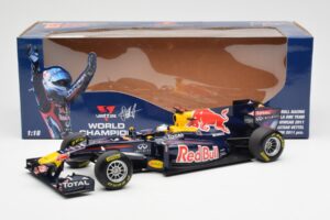 Red Bull Racing Renault RB7 #1 S. Vettel F1 World Champion Showcar 2011 Minichamps 1:18 113110271 Metall – Bild 6 von 6