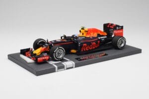 Red Bull RB12 #33 M. Verstappen Spain GP Winner 2016 Minichamps 1:18 117160333 Metall – Bild 2 von 7