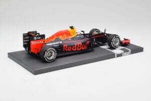 Red Bull RB12 #33 M. Verstappen Spain GP Winner 2016 Minichamps 1:18 117160333 Metall – Bild 3 von 7