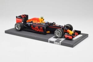 Red Bull RB12 #33 M. Verstappen Spain GP Winner 2016 Minichamps 1:18 117160333 Metall – Bild 4 von 7