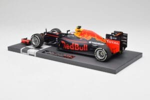 Red Bull RB12 #33 M. Verstappen Spain GP Winner 2016 Minichamps 1:18 117160333 Metall – Bild 5 von 7