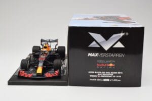 Red Bull RB16 #33 M. Verstappen Red Bull Racing 70th Anniversary GP Winner 2020 Minichamps 1:18 113200533-M1 Resin – Bild 6 von 7
