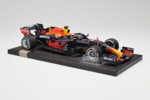 Red Bull RB16B #33 M. Verstappen Dutch GP Winner 2021 Minichamps 1:18 113212533 Metall – Bild 4 von 7