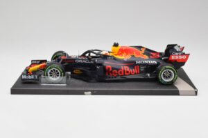 Red Bull RB16B #33 M. Verstappen Emilia Romagna GP Winner 2021 Minichamps 1:18 113210233T Metall