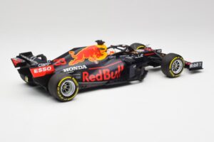 Red Bull RB16B #33 M. Verstappen Emilia Romagna GP Winner Mid Race Tyres 2021 Minichamps 1:18 110210133 Metall – Bild 2 von 7