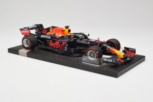 Red Bull RB16B #33 M. Verstappen Abu Dhabi GP 2021 Winner Missing Figurine & Pitboard Minichamps 1:18 113212333 Resin – Bild 4 von 7
