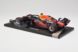 Red Bull RB16B #33 M. Verstappen Abu Dhabi GP 2021 Winner Missing Figurine & Pitboard Minichamps 1:18 113212333 Resin – Bild 5 von 7