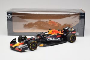 Red Bull RB18 #1 M. Verstappen France GP Winner 2022 Minichamps 1:18 110221201 Metall – Bild 6 von 7
