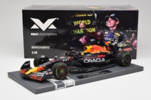 Red Bull RB18 #1 M. Verstappen Japan GP Winner No Figure 2022 Minichamps 1:18 113221801B Metall – Bild 6 von 7