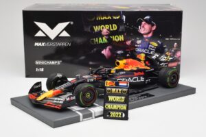 Red Bull RB18 #1 M. Verstappen Japan GP Winner No Figure & Pitboard 2022 Minichamps 1:18 113221801FB Metall – Bild 6 von 7
