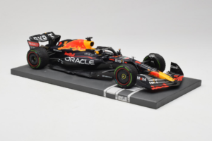 Red Bull Racing RB18 #1 M. Verstappen Japan GP Winner 2022 Minichamps 1:18 113221801FB-R1 Metall – Bild 4 von 8