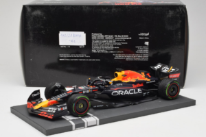 Red Bull Racing RB18 #1 M. Verstappen Japan GP Winner 2022 Minichamps 1:18 113221801FB-R1 Metall – Bild 7 von 8