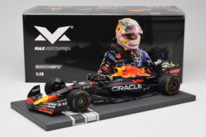 Red Bull Racing RB18 #1 M. Verstappen Japan GP Winner 2022 Minichamps 1:18 113221801FB-R1 Metall – Bild 8 von 8
