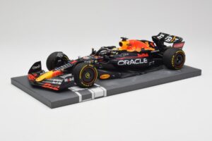 Red Bull RB18 Oracle #1 M. Verstappen Abu Dhabi GP 2022 Winner Minichamps 1:18 113222201 Resin – Bild 2 von 7
