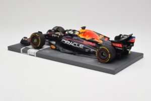 Red Bull RB18 Oracle #1 M. Verstappen Abu Dhabi GP 2022 Winner Minichamps 1:18 113222201 Resin – Bild 5 von 7