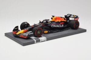Red Bull RB18 Oracle #1 M. Verstappen Italian GP 2022 Winner Minichamps 1:18 113221601 Resin – Bild 2 von 7