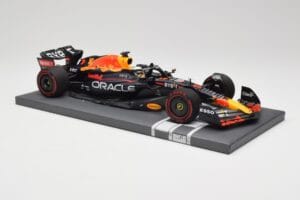 Red Bull RB18 Oracle #1 M. Verstappen Italian GP 2022 Winner Minichamps 1:18 113221601 Resin – Bild 4 von 7