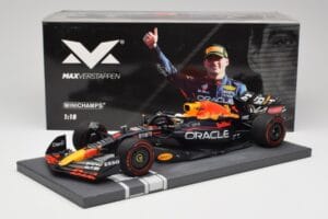 Red Bull RB18 Oracle #1 M. Verstappen Italian GP 2022 Winner Minichamps 1:18 113221601 Resin – Bild 7 von 7