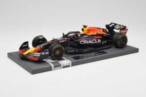 Red Bull RB18 Oracle #1 M. Verstappen Japanese GP 2022 World Champion Minichamps 1:18 113221801 Resin – Bild 2 von 7