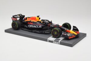 Red Bull RB18 Oracle #1 M. Verstappen Japanese GP 2022 World Champion Minichamps 1:18 113221801 Resin – Bild 4 von 7