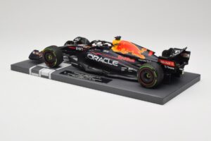 Red Bull RB18 Oracle #1 M. Verstappen Japanese GP 2022 World Champion Minichamps 1:18 113221801 Resin – Bild 5 von 7