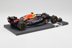 Red Bull RB18 Oracle #1 M. Verstappen US GP 2022 Winner Minichamps 1:18 113221901 Resin – Bild 3 von 7