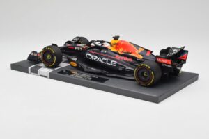 Red Bull RB18 Oracle #1 M. Verstappen US GP 2022 Winner Minichamps 1:18 113221901 Resin – Bild 5 von 7