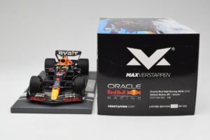 Red Bull RB18 Oracle #1 M. Verstappen US GP 2022 Winner Minichamps 1:18 113221901 Resin – Bild 6 von 7
