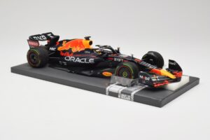 Red Bull RB18 #1 M. Verstappen Emilia Romagna GP 2022 Winner Minichamps 1:18 113220401 Resin – Bild 4 von 7