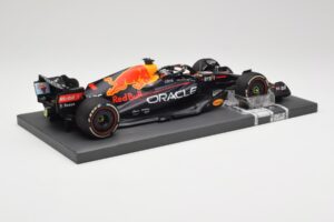 Red Bull RB18 #1 M. Verstappen Miami GP 2022 Winner Minichamps 1:18 113220301 Resin – Bild 3 von 7