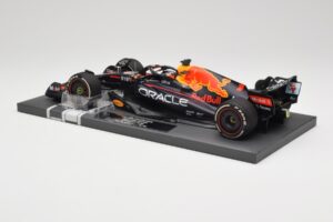 Red Bull RB18 #1 M. Verstappen Miami GP 2022 Winner Minichamps 1:18 113220301 Resin – Bild 5 von 7