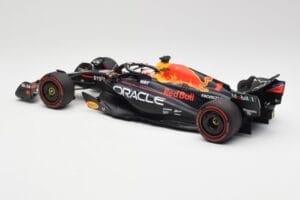 Red Bull RB19 #1 M. Verstappen Qatar Sprint Race 2nd WC 2023 Minichamps 1:18 110231801 Metall – Bild 5 von 6