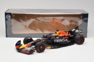 Red Bull RB19 #1 M. Verstappen Qatar Sprint Race 2nd WC 2023 Minichamps 1:18 110231801 Metall – Bild 6 von 6