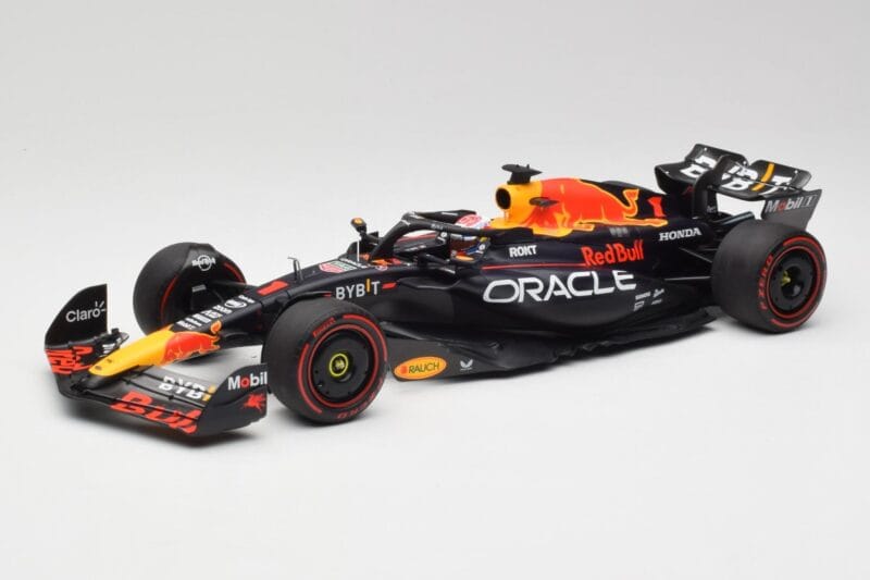 Red Bull RB19 #1 M. Verstappen Qatar Sprint Race 2nd WC 2023 Minichamps 1:18 110231801 Metall