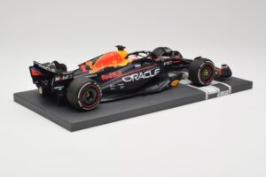 Red Bull RB19 Oracle #1 M. Verstappen Bahrain GP 2023 Winner Minichamps 1:18 113230201 Resin – Bild 3 von 7