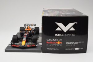 Red Bull RB19 Oracle #1 M. Verstappen Bahrain GP 2023 Winner Minichamps 1:18 113230201 Resin – Bild 6 von 7