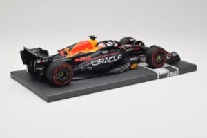Red Bull RB19 Oracle #1 M. Verstappen British GP 2023 Winner Minichamps 1:18 113231101 Resin – Bild 3 von 7