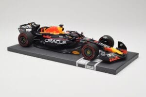 Red Bull RB19 Oracle #1 M. Verstappen British GP 2023 Winner Minichamps 1:18 113231101 Resin – Bild 4 von 7