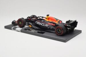 Red Bull RB19 Oracle #1 M. Verstappen British GP 2023 Winner Minichamps 1:18 113231101 Resin – Bild 5 von 7