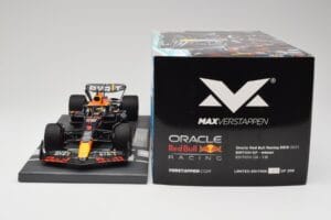 Red Bull RB19 Oracle #1 M. Verstappen British GP 2023 Winner Minichamps 1:18 113231101 Resin – Bild 6 von 7
