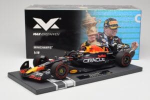 Red Bull RB19 Oracle #1 M. Verstappen British GP 2023 Winner Minichamps 1:18 113231101 Resin – Bild 7 von 7