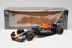 Red Bull RB19 #11 S. Perez Italian GP 2nd 2023 Minichamps 1:18 110231511 Metall – Bild 2 von 6