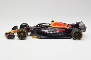 Red Bull RB19 #11 S. Perez Italian GP 2nd 2023 Minichamps 1:18 110231511 Metall – Bild 3 von 6
