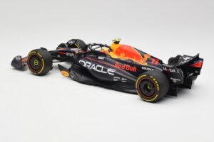 Red Bull RB19 #11 S. Perez Italian GP 2nd 2023 Minichamps 1:18 110231511 Metall – Bild 4 von 6