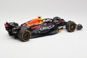 Red Bull RB19 #11 S. Perez Italian GP 2nd 2023 Minichamps 1:18 110231511 Metall – Bild 5 von 6