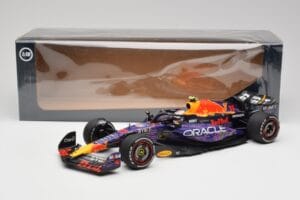 Red Bull RB19 #11 S. Perez Las Vegas GP 3rd 2023 Minichamps 1:18 110232211 Metall – Bild 6 von 6