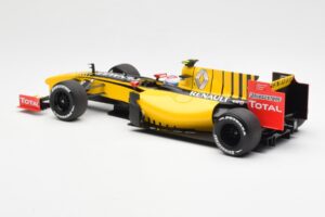 Renault F1 Team R30 #11 V. Petrov Showcar F1 2010 Minichamps 1:18 150100082 Metall – Bild 5 von 6