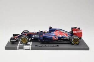 Scuderia Toro Rosso STR10 Renault #33 M. Verstappen Australian GP 2015 Minichamps 1:18 117150033 Resin